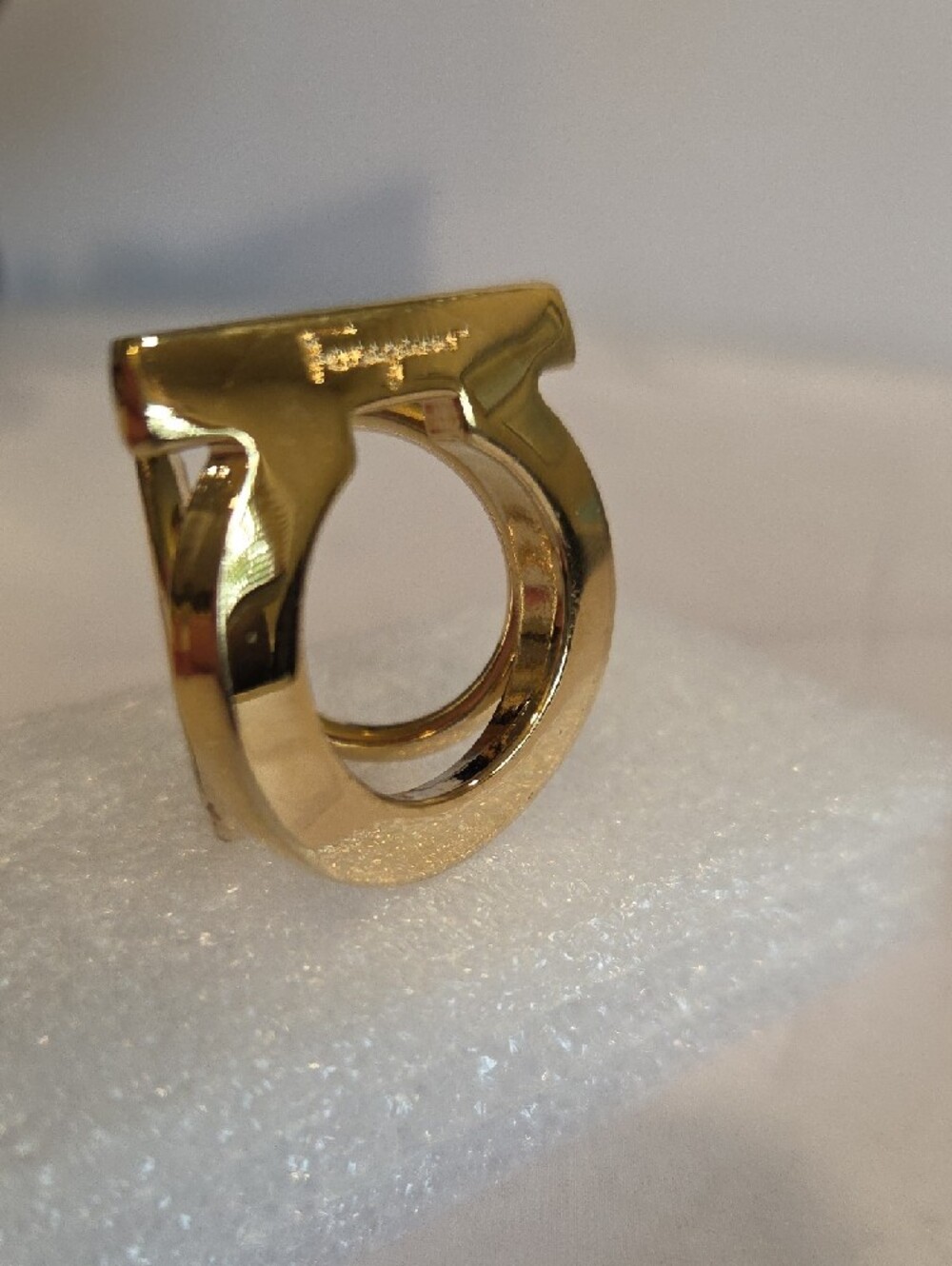 Salvatore Ferragamo Gold Gancini Signature Scarf Ring - Picture 8 of 9